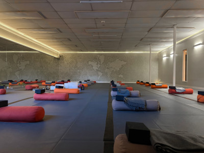 yogafusion's Prana Room with Crystal Bowls setup for workshop