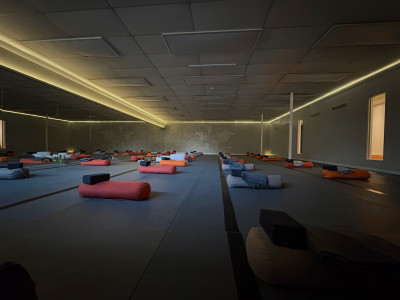 yogafusion's Prana Room with minimal lighting during Workshop